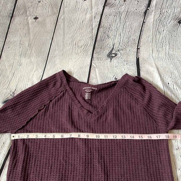 American Eagle soft & sexy plush v neck waffle rough hem shirt maroon XS - Picture 5 of 9